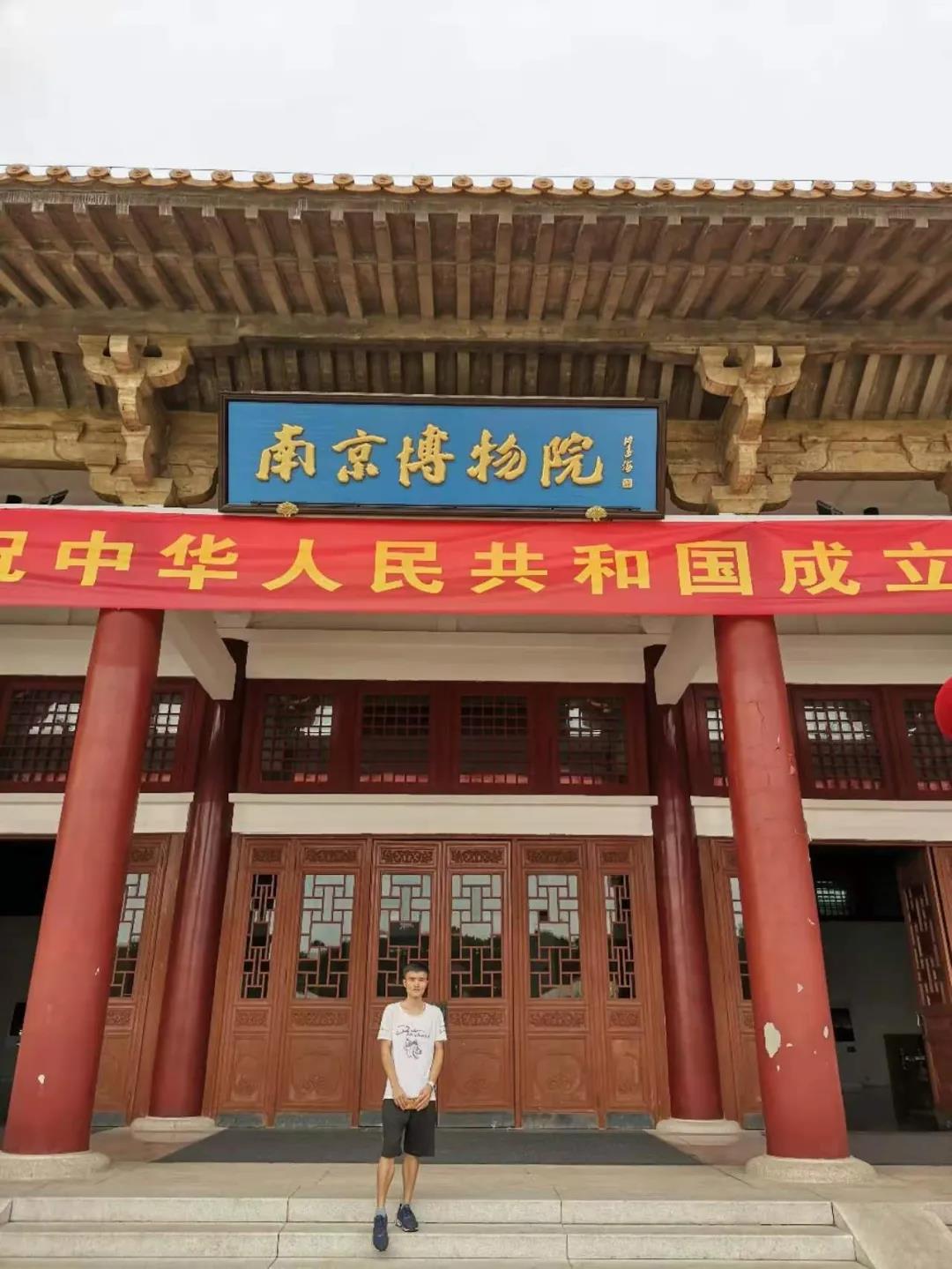 马克思主义学院研究生 唐育智