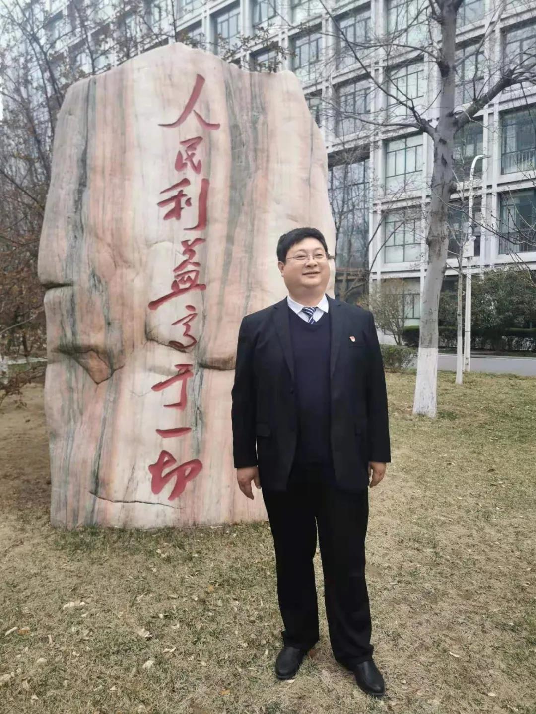 马克思主义学院党总支书记 郭立